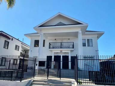 Main picture of 2901 Van Buren Pl