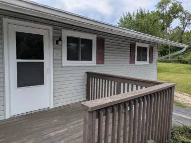 Main picture of 209 W Oak St