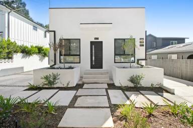Main picture of 5622 1/2 Raber St