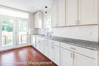 Main picture of 966 Pink St