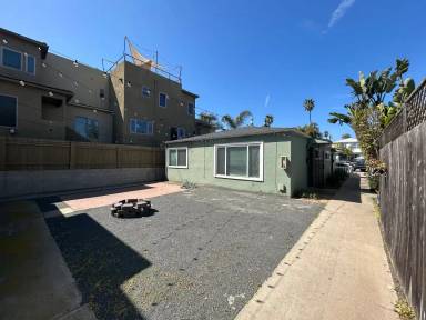 Main picture of 841 Felspar St
