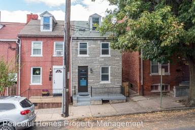 Main picture of 123 E Vine St