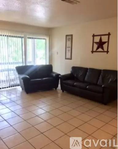 Main picture of 1010 Autumn Cir