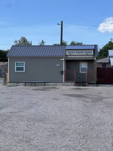 Main picture of 709 E Veterans Memorial Blvd
