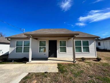 Main picture of 529 31st Ave E