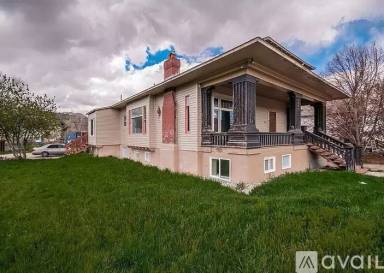 Main picture of 2233 S 2nd Ave