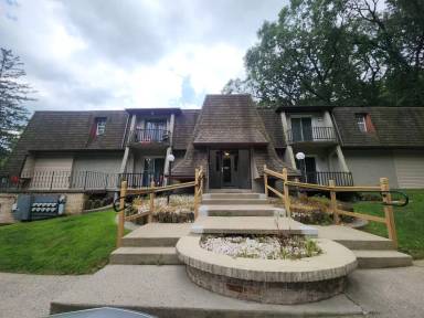 Main picture of 3028 S Pike Ave