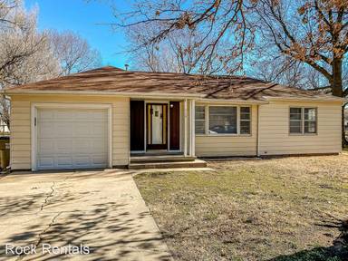 Main picture of 114 N Topeka St