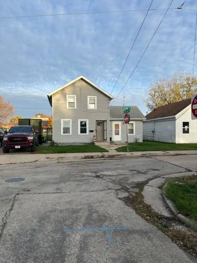 Main picture of 558 Grand St