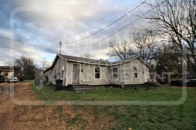 Main picture of 711 W Avenue C