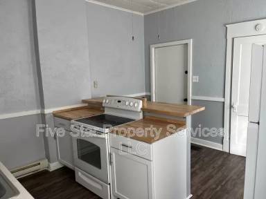 Main picture of 400 W Allen St