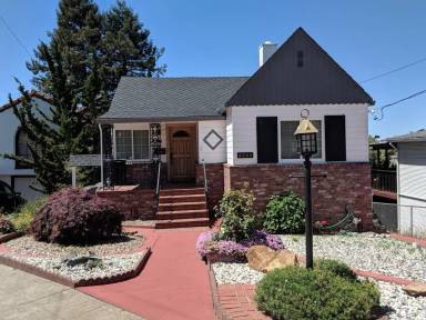 Main picture of 4545 Tompkins Ave