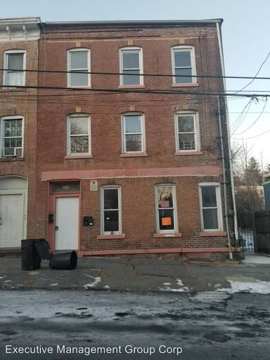 Main picture of 230 1st St