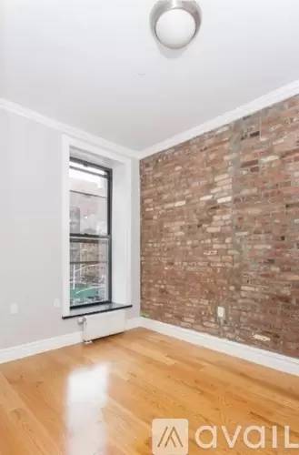 Main picture of 190 E 14th St