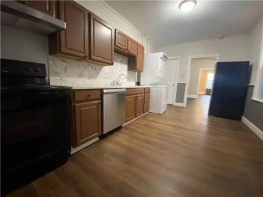 Main picture of 122 S Spruce St