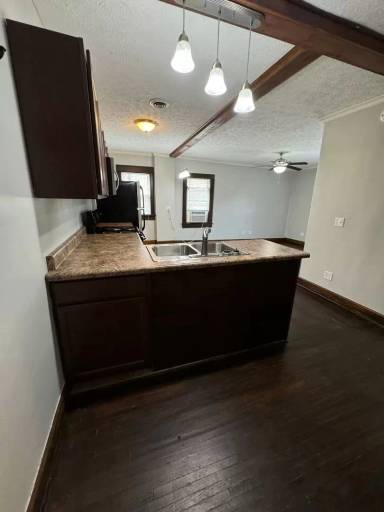 Main picture of 1500 S Walnut St