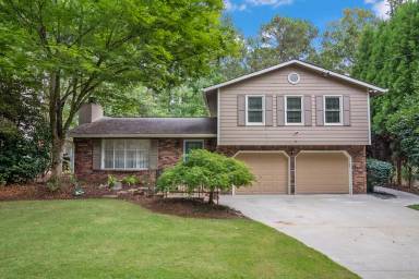 Main picture of 6968 Lakeview Ln