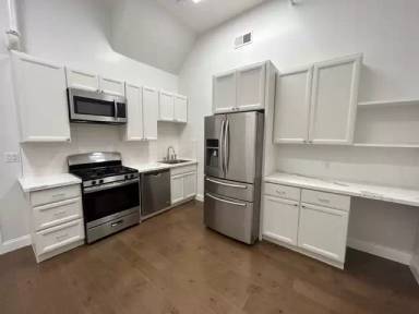 Main picture of 85 Columbia Sq