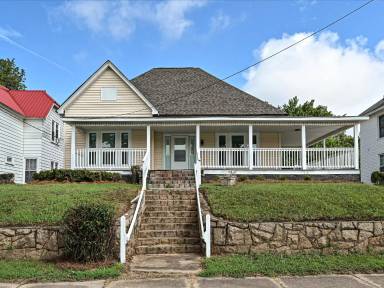 Main picture of 1210 S Salisbury Ave