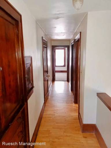 Main picture of 952 W 11th Ave