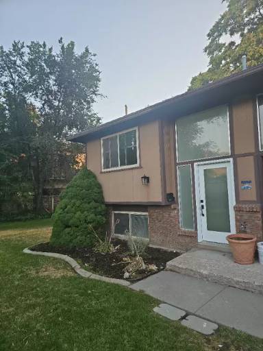 Main picture of 922 E Fairclough Dr