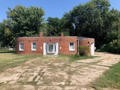 Main picture of 3947 N 41st St