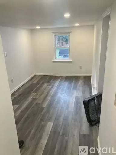 Main picture of 6 W Avon Rd