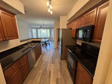 Main picture of 420 W 1st St