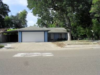 Main picture of 7435 Sandalwood Dr