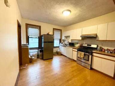 Main picture of 1568 Tremont St