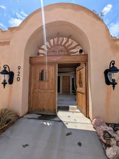 Main picture of 920 Vista del Sol Ct