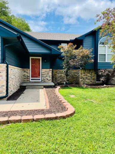 Main picture of 613 S Wheatland Cir