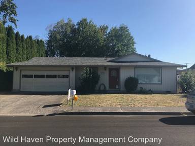 Main picture of 420 SE Debbie St