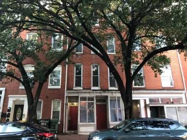 Main picture of 822 W Lombard St