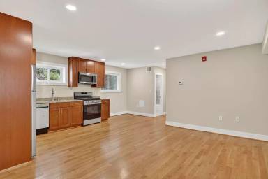 Main picture of 4438 B St SE