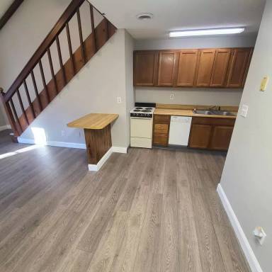 Main picture of 729 Weeks Dr NE