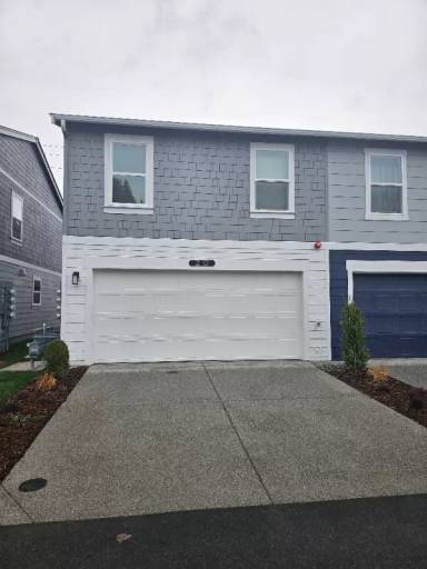 Main picture of 15819 Elm St E