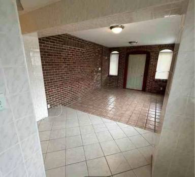 Main picture of 120 S Main St