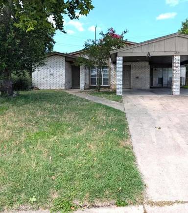 Main picture of 402 Skyline Ave
