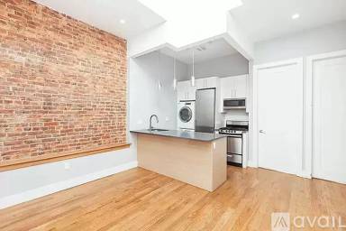 Main picture of 994 Broadway