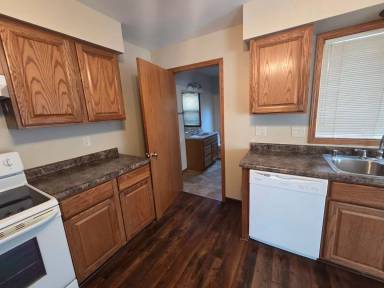 Main picture of 475 Overland Trl