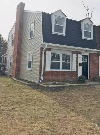 Main picture of 1639 Wycliffe Ave