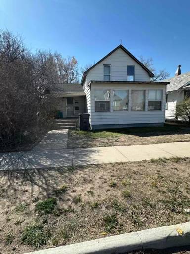 Main picture of 721 W 5th St