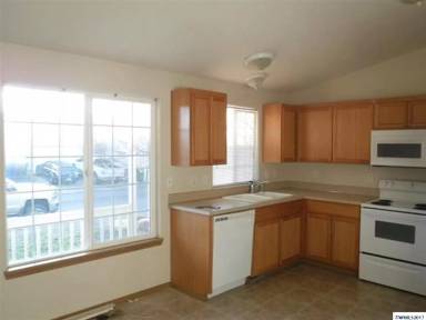 Main picture of 944 Hawaii St SE