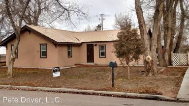 Main picture of 915 E 5th St