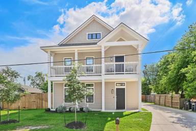 Main picture of 700 Highlands St