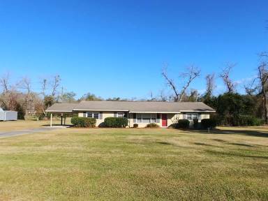 Main picture of 103 SE Rosewood Dr