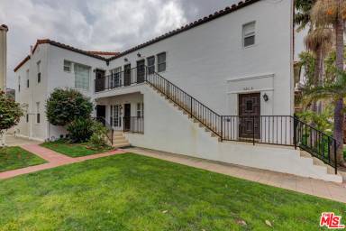Main picture of 322 S Reeves Dr