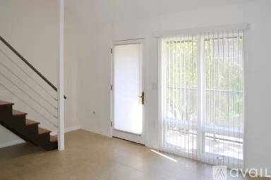 Main picture of 452 S Main St