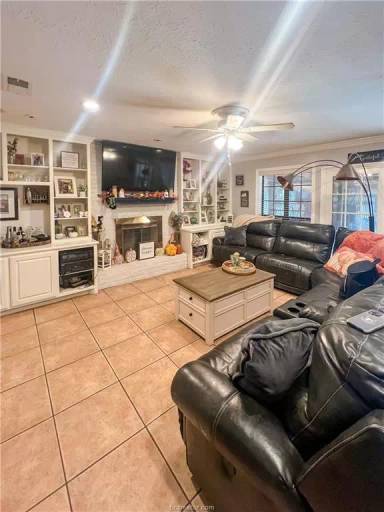 Main picture of 3104 Normand Dr